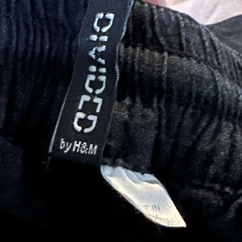 H&M Divided Women’s Black Linen Blend Drawstring Joggers, size 4.​​